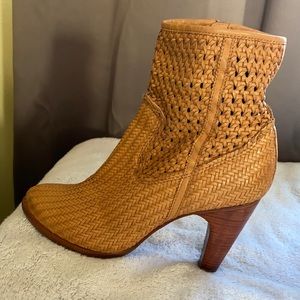 Frye boots size 10 great condition!  soft weave, all leather.  best boots ever!!